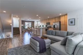 Photo #4: 2279812 Listing