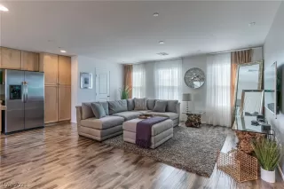 Photo #5: 2279812 Listing