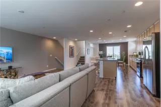 Photo #6: 2279812 Listing