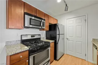 Photo #4: 2279853 Listing 