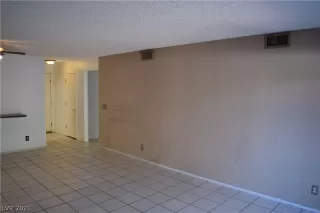 Photo #3: 2279857 Listing