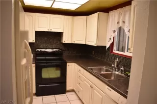 Photo #4: 2279857 Listing