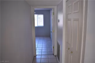 Photo #5: 2279857 Listing