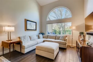 Photo #4: 2279865 Listing