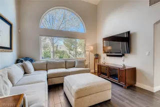 Photo #5: 2279865 Listing