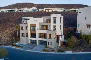 Photo #1: 2279906 Listing 