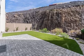 Photo #5: 2279906 Listing 