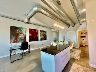 Photo #3: 2279910 Listing