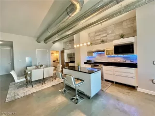 Photo #6: 2279910 Listing