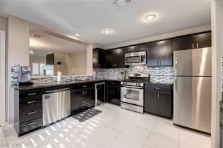 Photo #3: 2279927 Listing