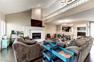 Photo #5: 2279927 Listing