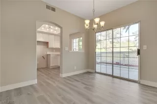 Photo #5: 2279929 Listing 