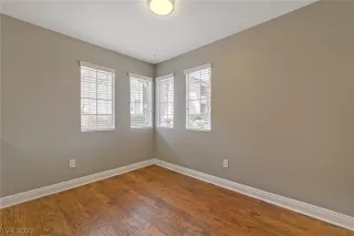 Photo #5: 2279942 Listing