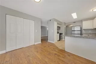 Photo #6: 2279942 Listing