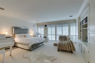 Photo #2: 2279944 Listing