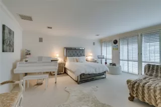 Photo #3: 2279944 Listing