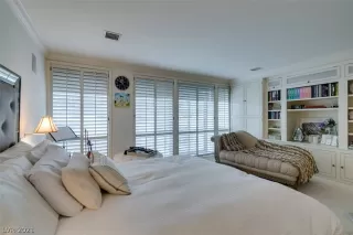 Photo #5: 2279944 Listing