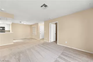 Photo #4: 2279949 Listing