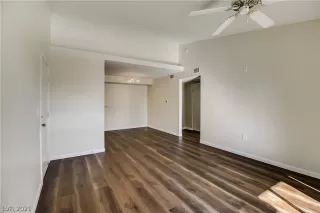 Photo #5: 2279975 Listing