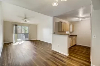 Photo #6: 2279975 Listing