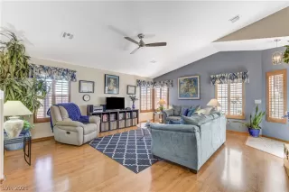 Photo #3: 2279979 Listing 