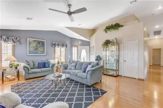 Photo #4: 2279979 Listing 