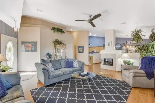 Photo #5: 2279979 Listing 