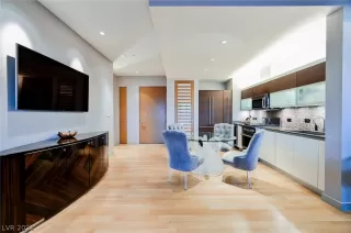 Photo #5: 2279988 Listing