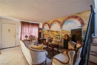 Photo #3: 2279998 Listing