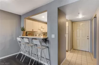 Photo #5: 2280031 Listing 