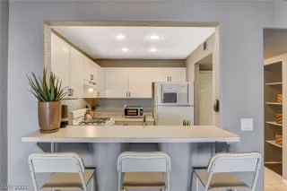 Photo #6: 2280031 Listing 