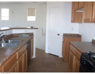 Photo #3: 2280041 Listing 