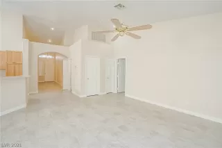 Photo #4: 2280042 Listing 