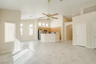 Photo #5: 2280042 Listing 