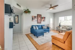 Photo #4: 2280058 Listing