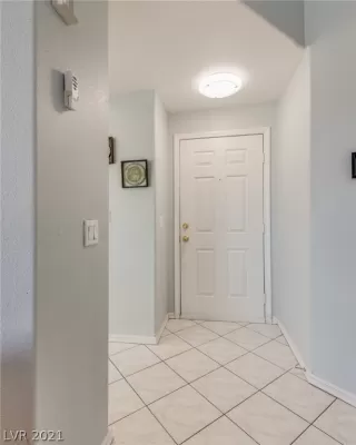 Photo #5: 2280058 Listing