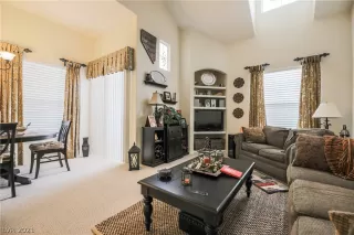 Photo #3: 2280059 Listing