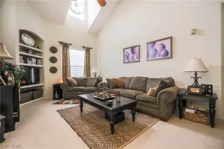 Photo #4: 2280059 Listing