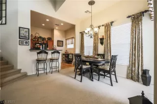 Photo #6: 2280059 Listing