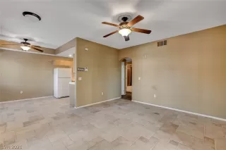 Photo #5: 2280071 Listing