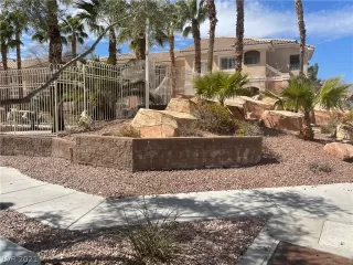 Photo #2: 2280122 Listing