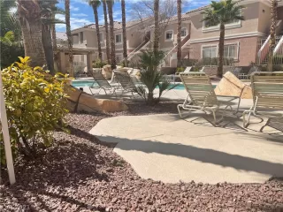 Photo #5: 2280122 Listing