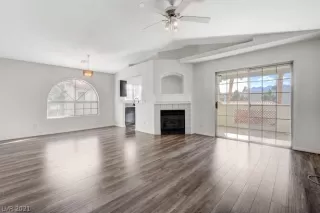 Photo #3: 2280124 Listing