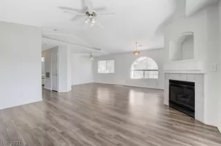 Photo #6: 2280124 Listing