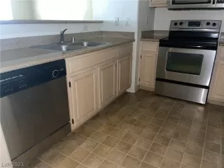 Photo #4: 2280154 Listing