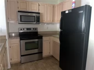 Photo #5: 2280154 Listing