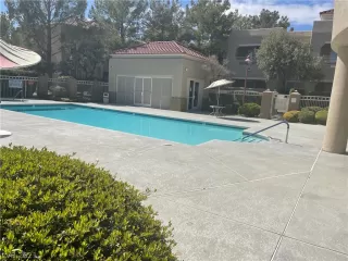 Photo #4: 2280181 Listing