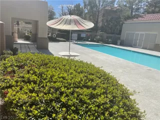 Photo #5: 2280181 Listing