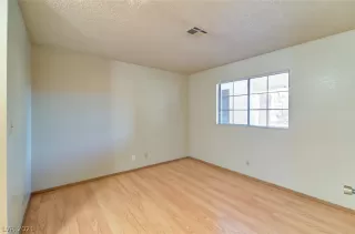 Photo #4: 2280192 Listing