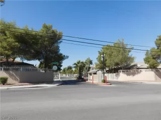 Photo #3: 2280232 Listing